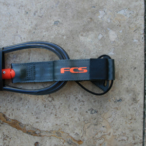 FCS Essential Regular Leash Charcoal/ Blood Orange